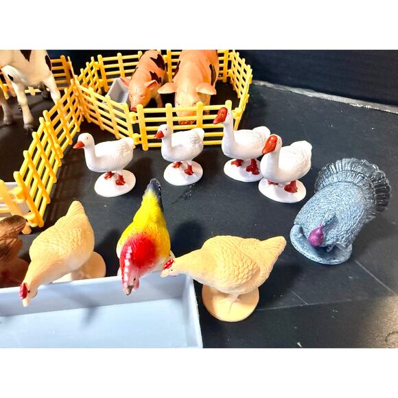 Terra by Battat – Farm Animal Figurines & Accessories 51 of 60 Pieces Toy Animal - Picture 5 of 7